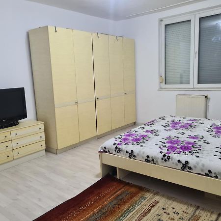 Apartament Primitor Si Convenabil Pentru Buzunarul Tau Appartement Oradea Buitenkant foto