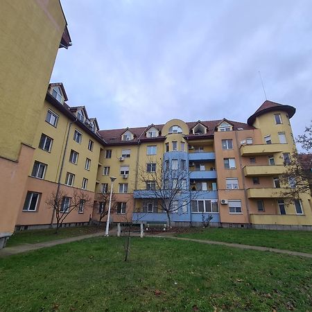 Apartament Primitor Si Convenabil Pentru Buzunarul Tau Appartement Oradea Buitenkant foto