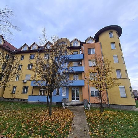 Apartament Primitor Si Convenabil Pentru Buzunarul Tau Appartement Oradea Buitenkant foto