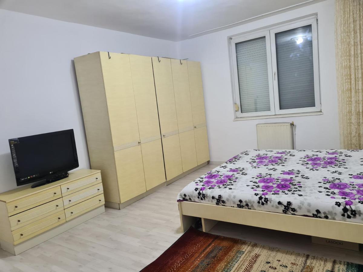 Apartament Primitor Si Convenabil Pentru Buzunarul Tau Appartement Oradea Buitenkant foto