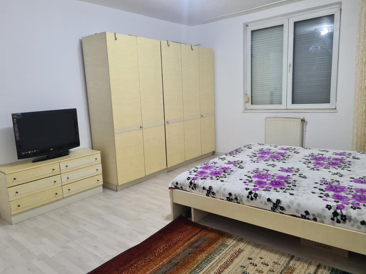 Apartament Primitor Si Convenabil Pentru Buzunarul Tau Appartement Oradea Buitenkant foto