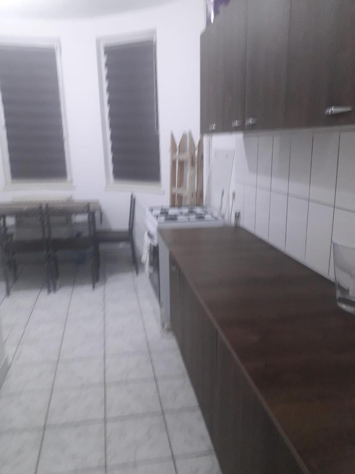 Apartament Primitor Si Convenabil Pentru Buzunarul Tau Appartement Oradea Buitenkant foto