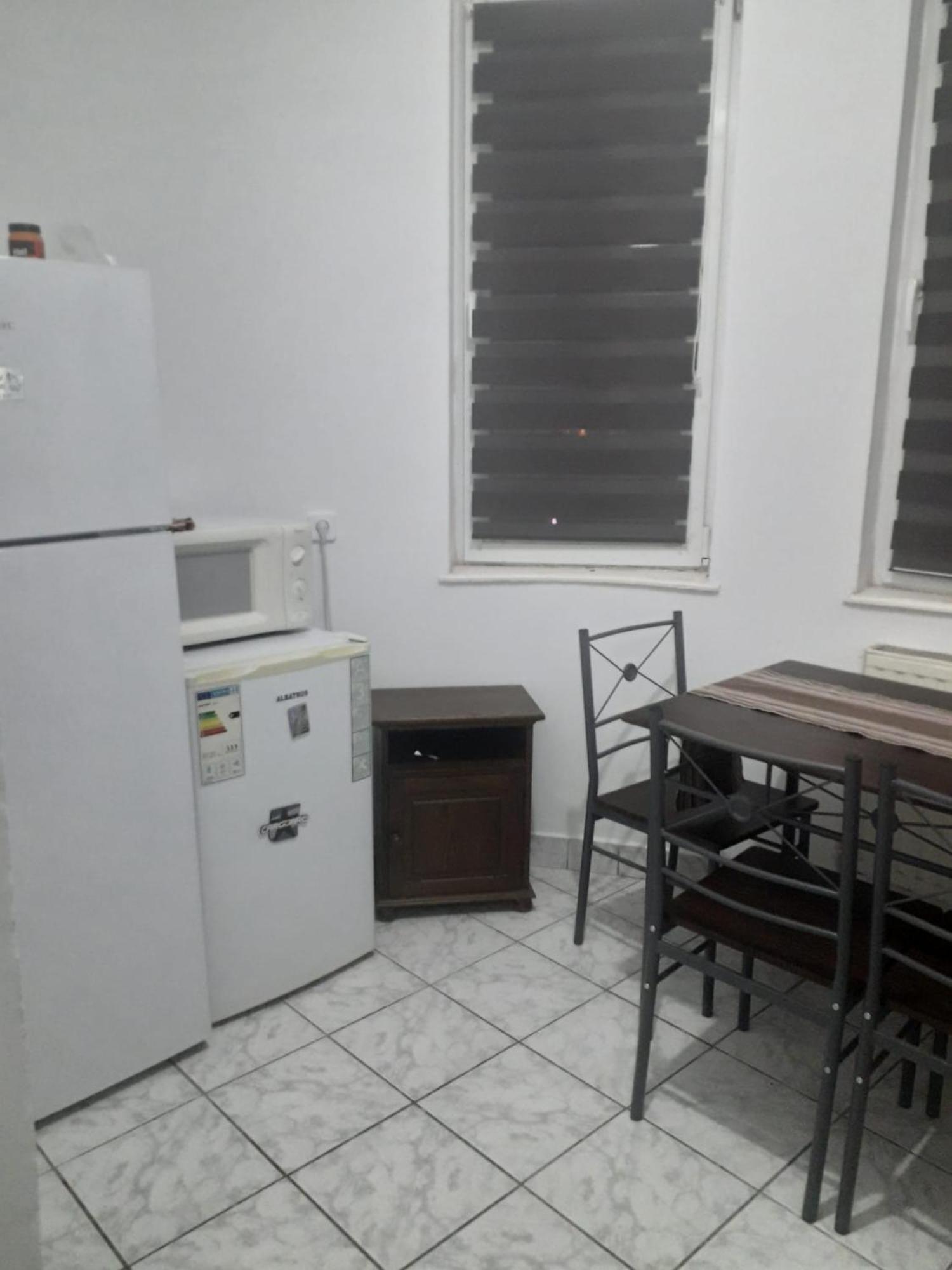 Apartament Primitor Si Convenabil Pentru Buzunarul Tau Appartement Oradea Buitenkant foto