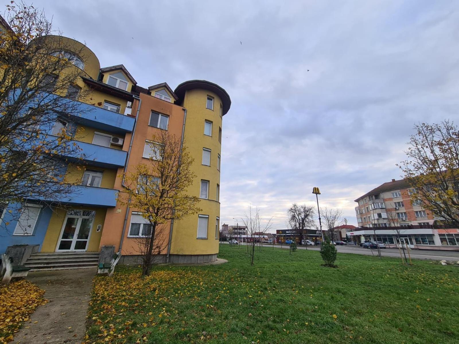 Apartament Primitor Si Convenabil Pentru Buzunarul Tau Appartement Oradea Buitenkant foto